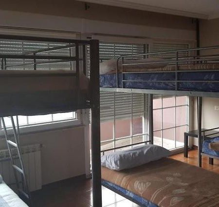 Albergue En Corcubion Playa De Quenxe Hostel Екстериор снимка